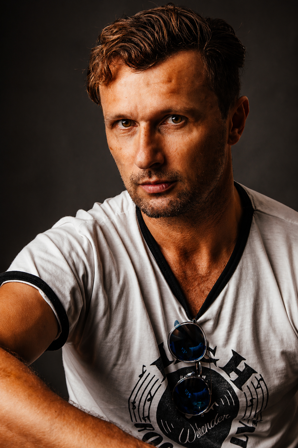 Crno-bijeli portret mladića